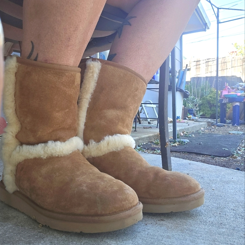 Ugg boots brownl  women's size 9